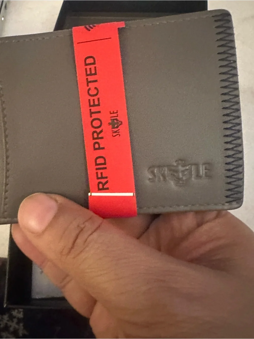 Elle Black Bi-Fold Key & Card Holder with Red Accent